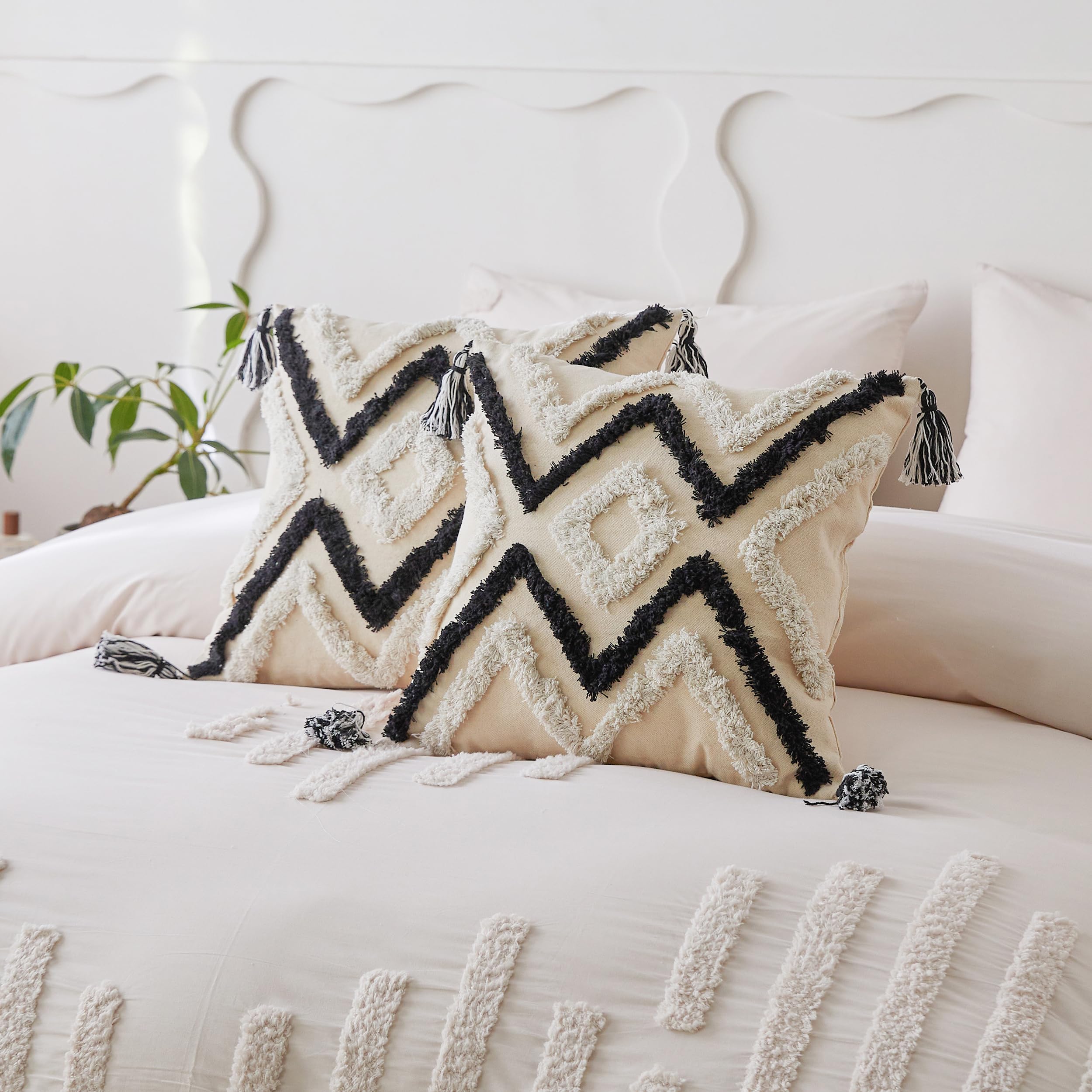 Boho Tufted Decorative Throw Pillow Covers Set of 2, 18x18 Inch 100% Cotton Canvas Cushion Covers with Tassels for Bed Sofa Couch, Geometric Diamond Farmhouse Home Decor