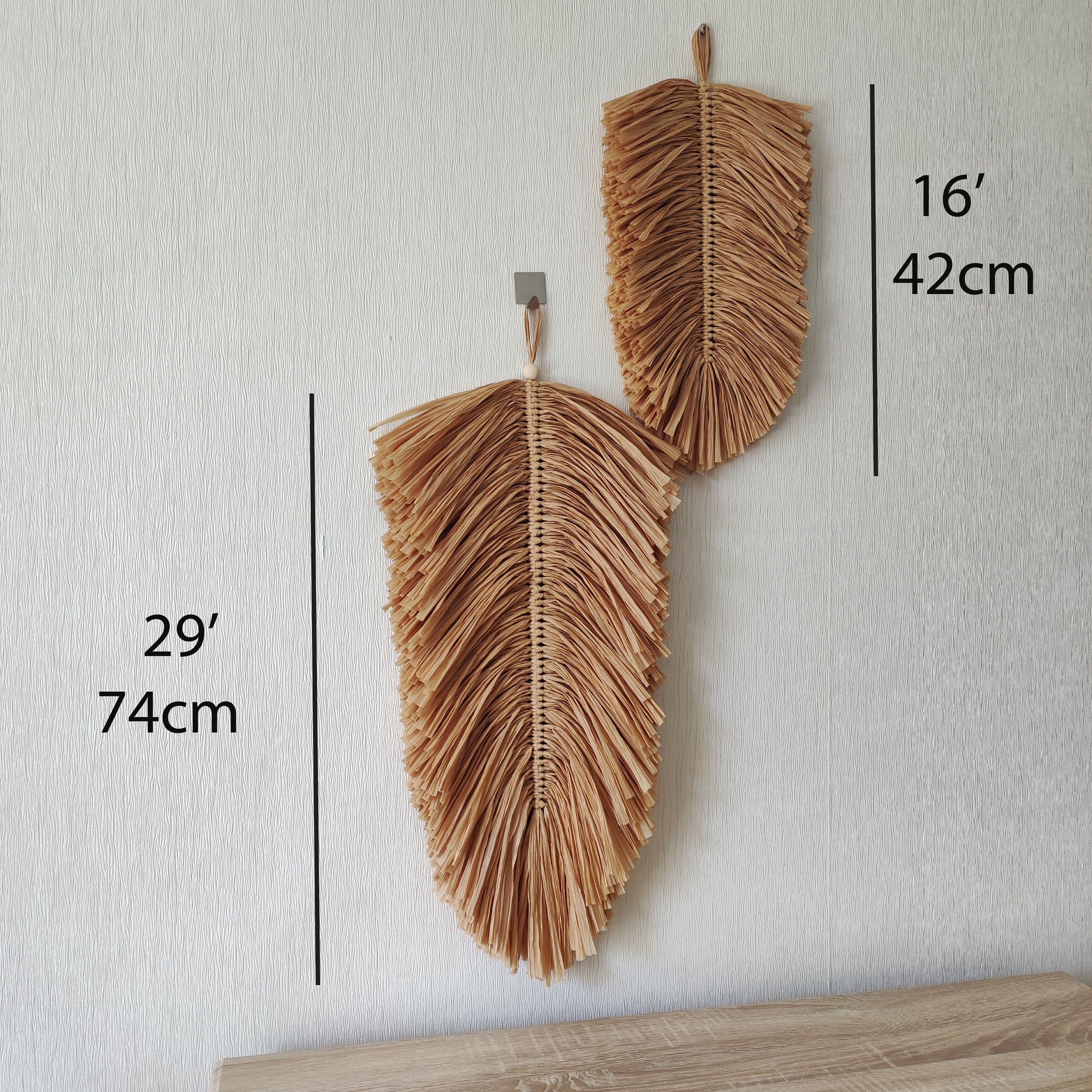 Raffia Macrame Wall Hanging – Boho Feather Leaf Decor, Eco-Friendly, Perfect for Bedrooms and Living Spaces