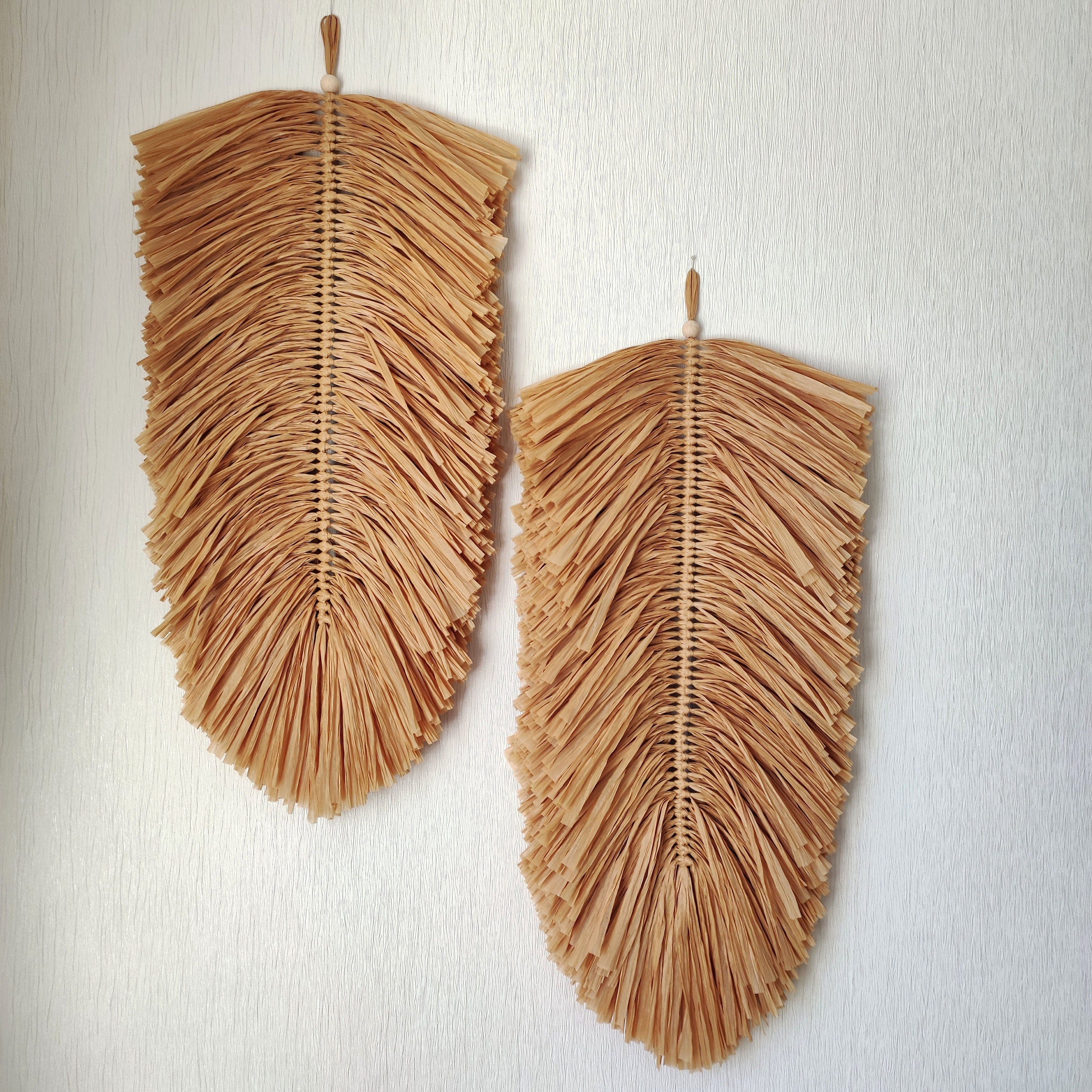 Raffia Macrame Wall Hanging – Boho Feather Leaf Decor, Eco-Friendly, Perfect for Bedrooms and Living Spaces