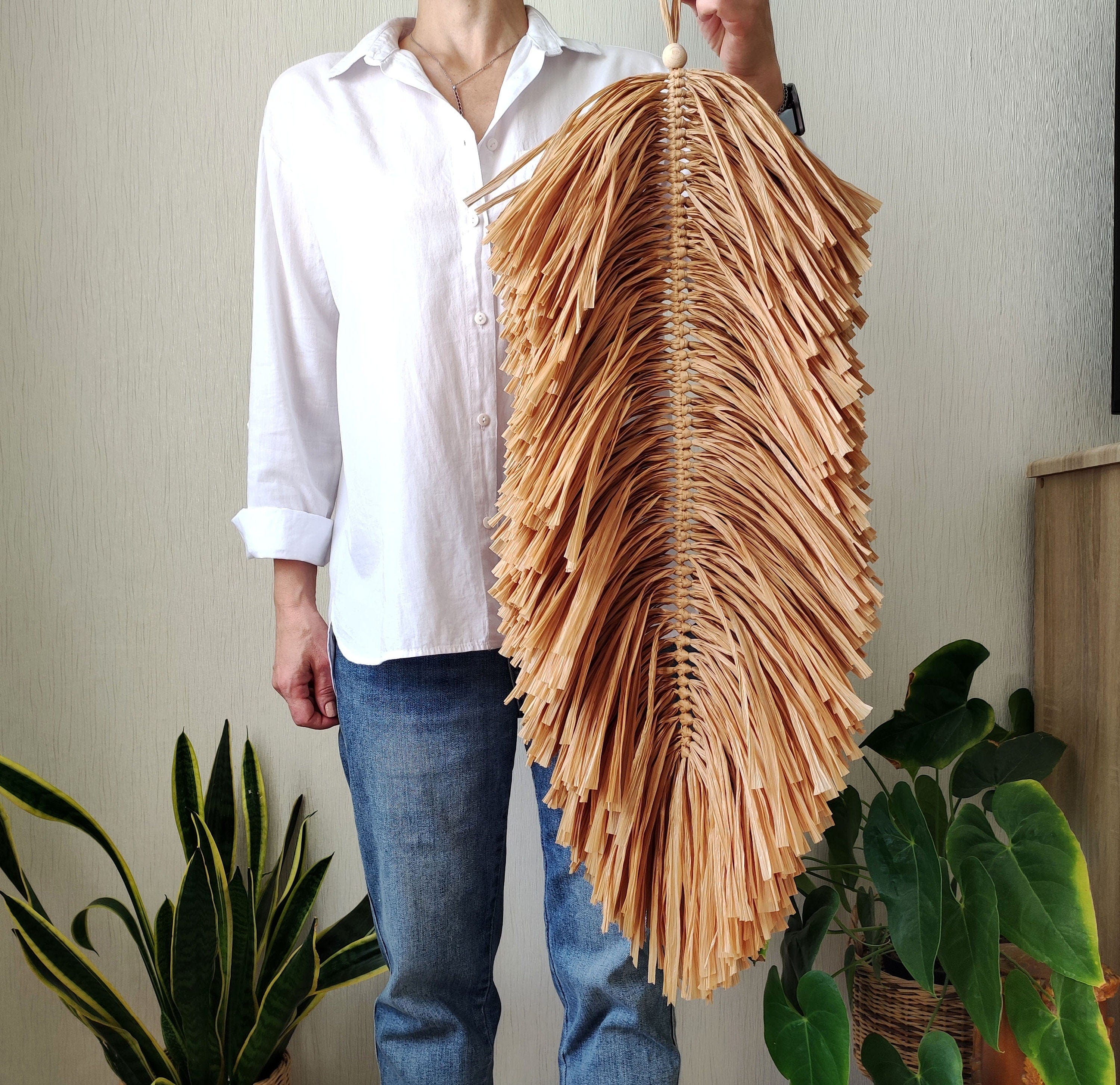 Raffia Macrame Wall Hanging – Boho Feather Leaf Decor, Eco-Friendly, Perfect for Bedrooms and Living Spaces