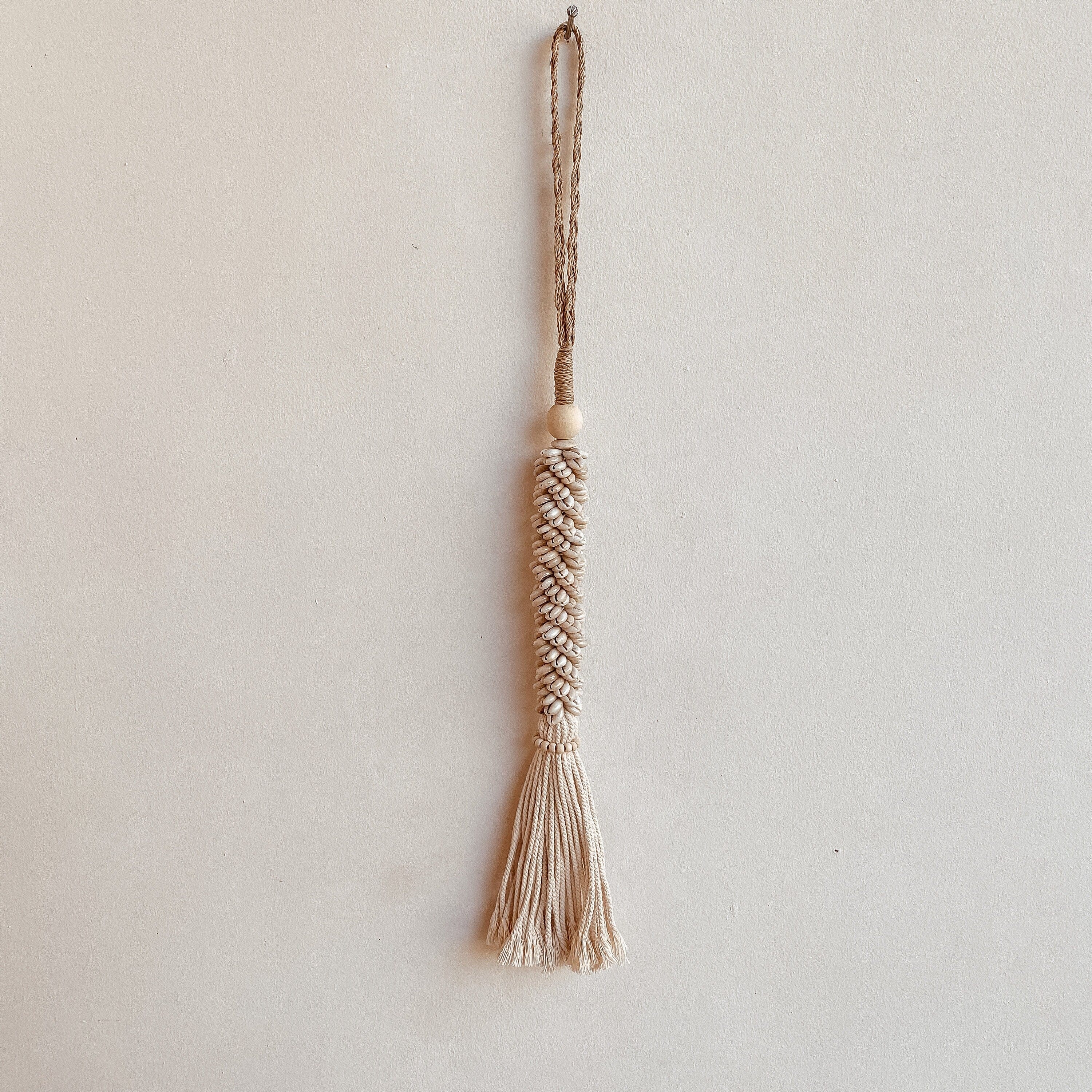 Shell Tassel Hanger Rope – Coastal Boho Decor in White or Beige Styles