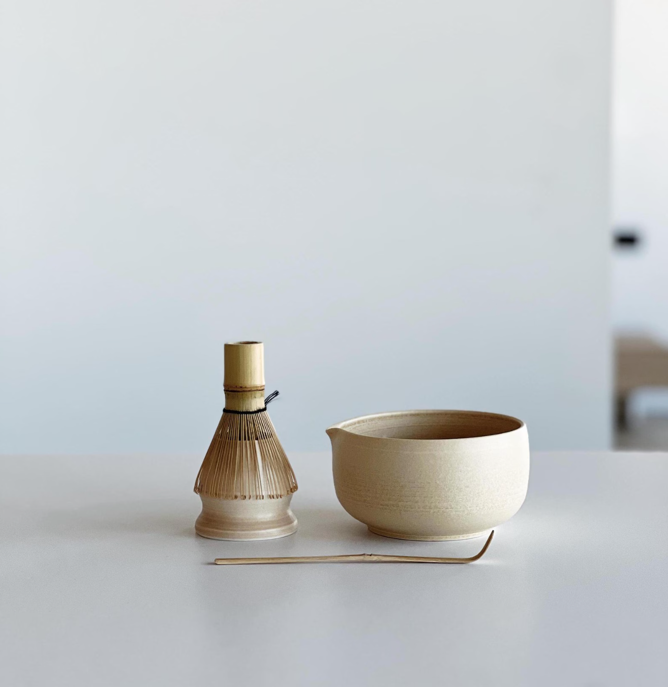 Handmade Beige Porcelain Matcha Bowl Set with Spout – Ceramic Chawan & Whisk Holder for Traditional Tea Ritual – Japanese Style Matcha Set (Bowl 450ml)