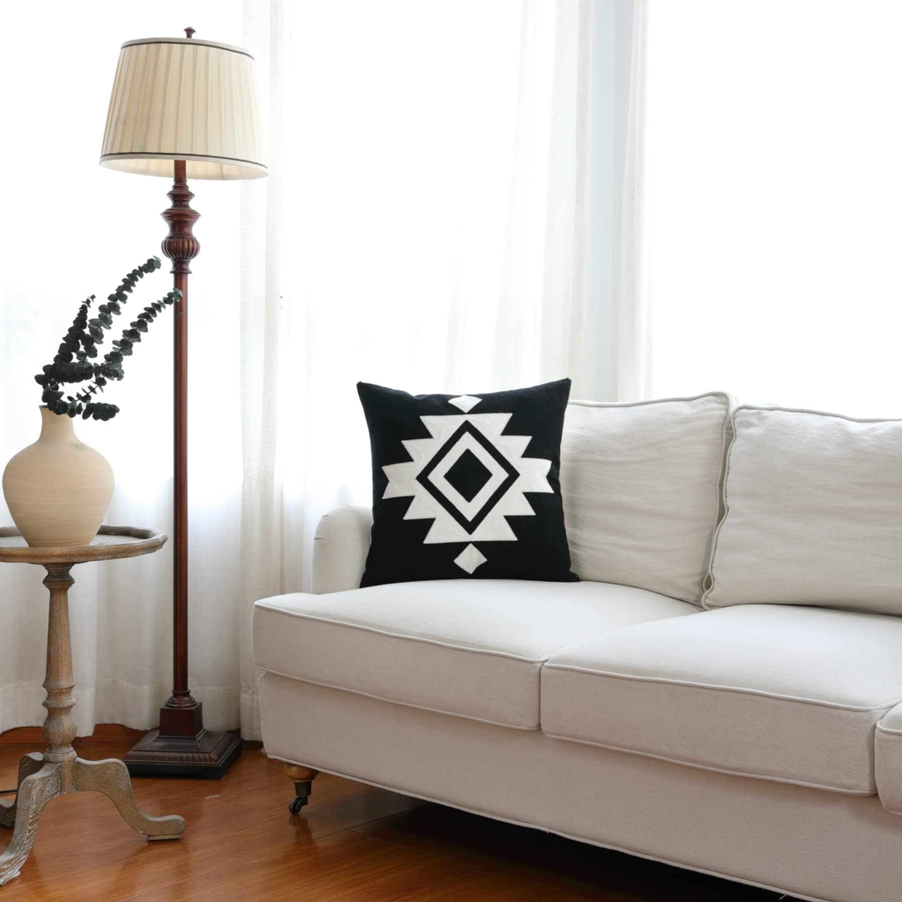 Aztec Black and White Throw Pillow Cover, Boho Tribal Geometric Cushion Case, Modern Farmhouse Decor, 18x18 Inches, Cotton Canvas Pillowcase for Couch Sofa Bed