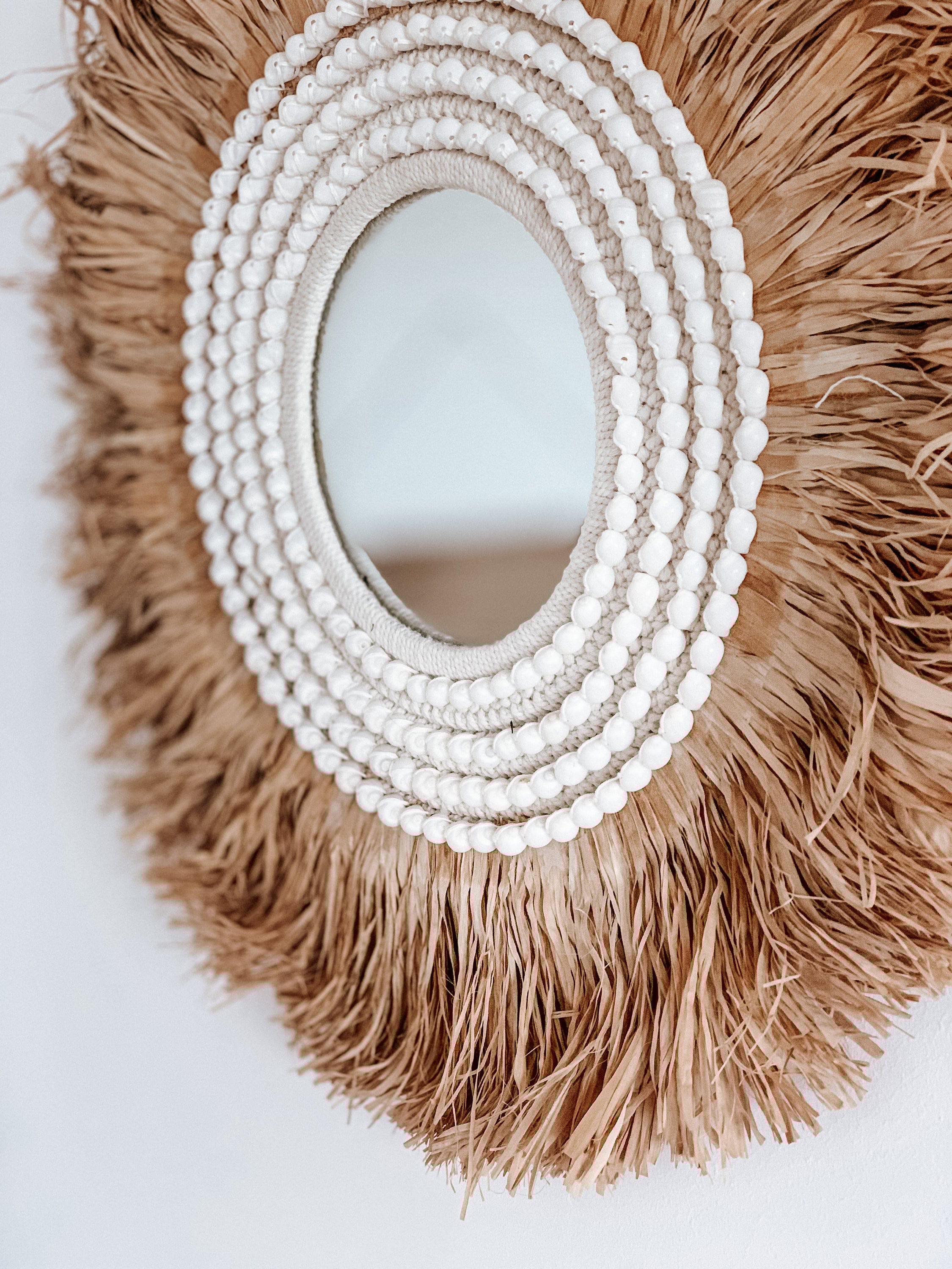 Bali-Inspired Coastal Round Mirror – Rustic Raffia and Seashell Accents