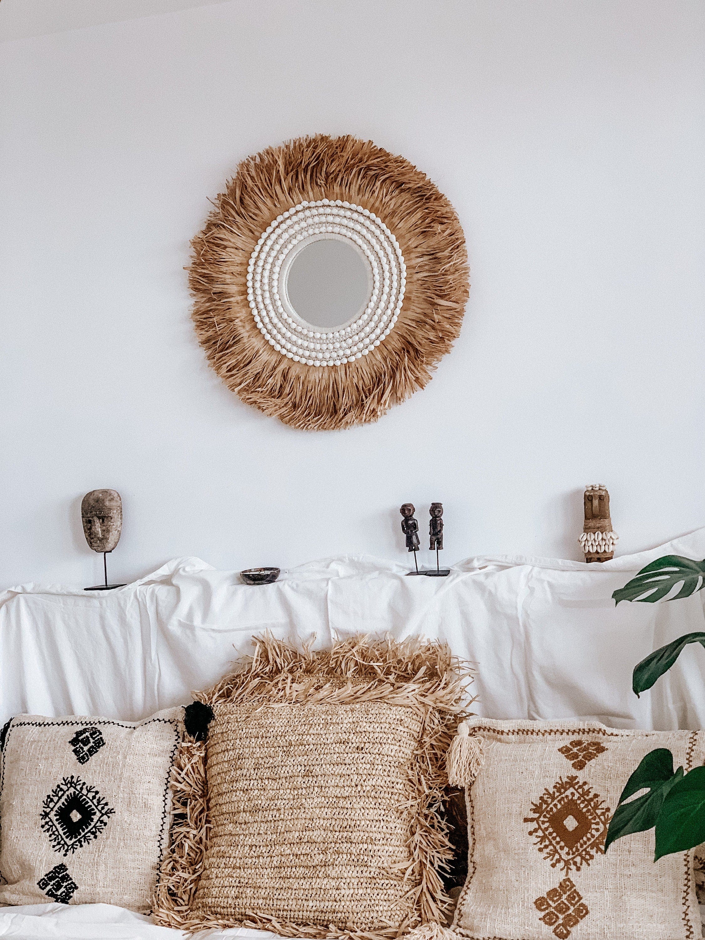 Bali-Inspired Coastal Round Mirror – Rustic Raffia and Seashell Accents