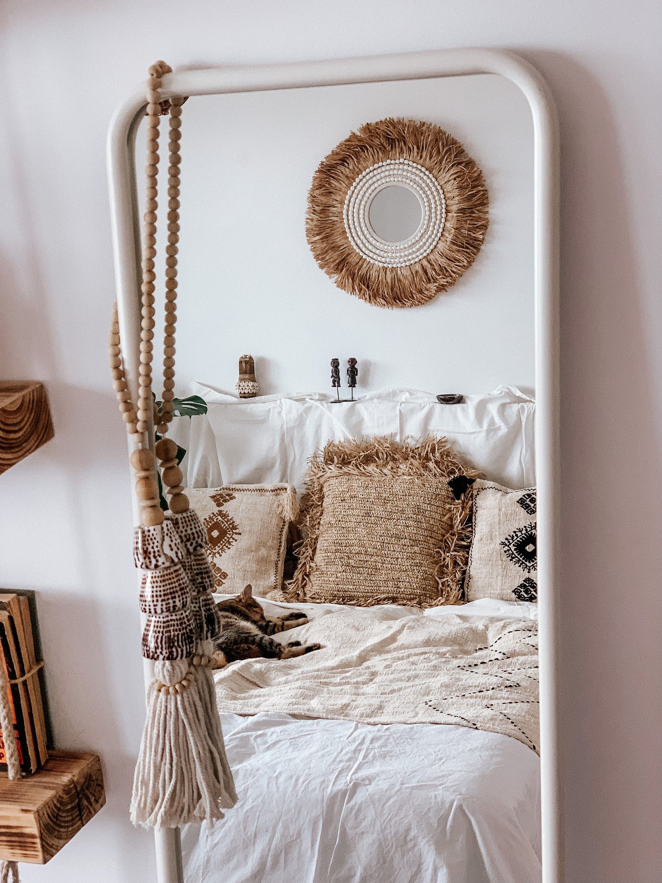 Bali-Inspired Coastal Round Mirror – Rustic Raffia and Seashell Accents