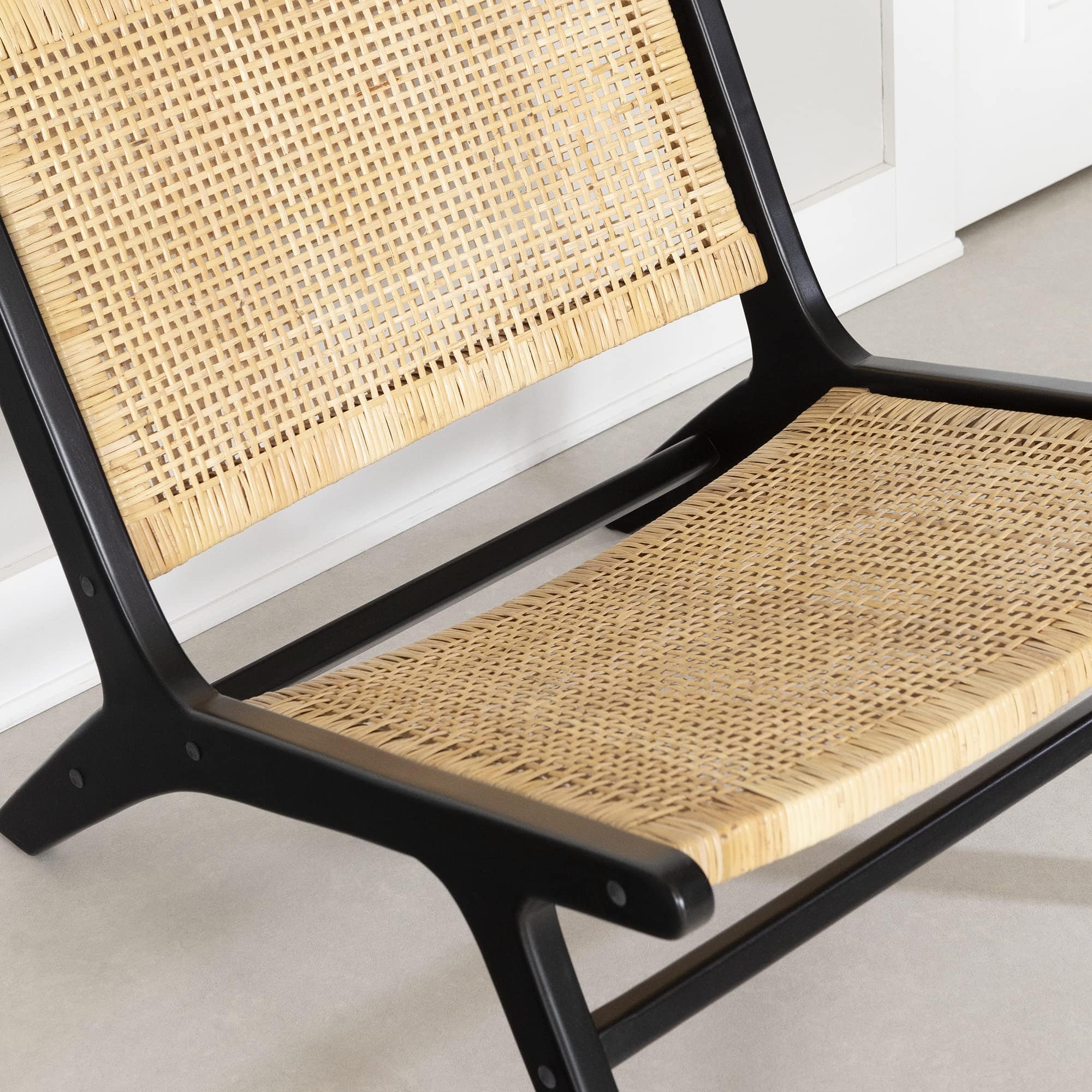 Boho-Chic Rattan and Teak Lounge Chair with Angular Design - Black