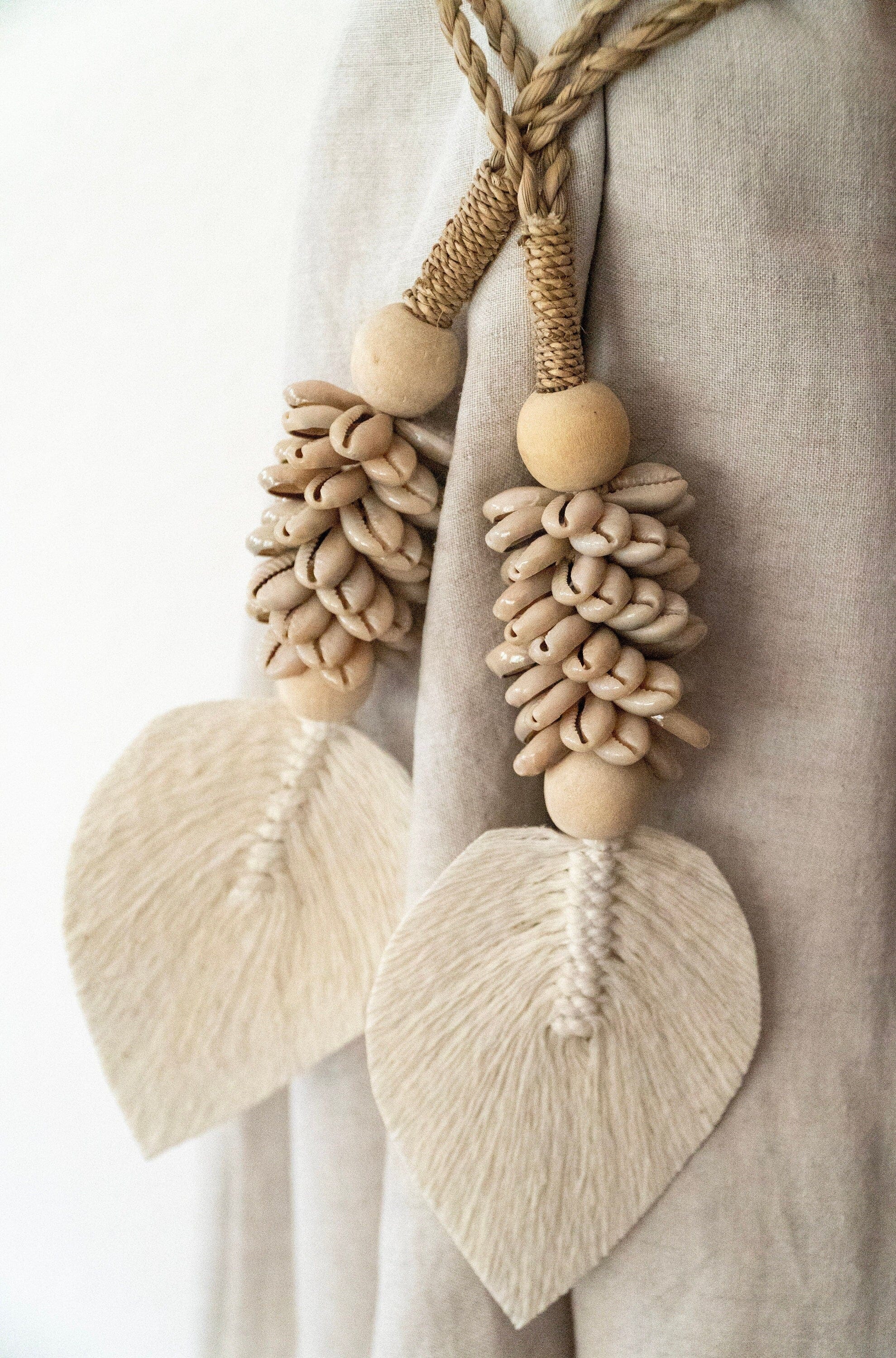 Boho Tassel Decor – Seagrass String with Macrame Leaf, Wooden Beads, and Cowrie Shells, Handcrafted in Bali