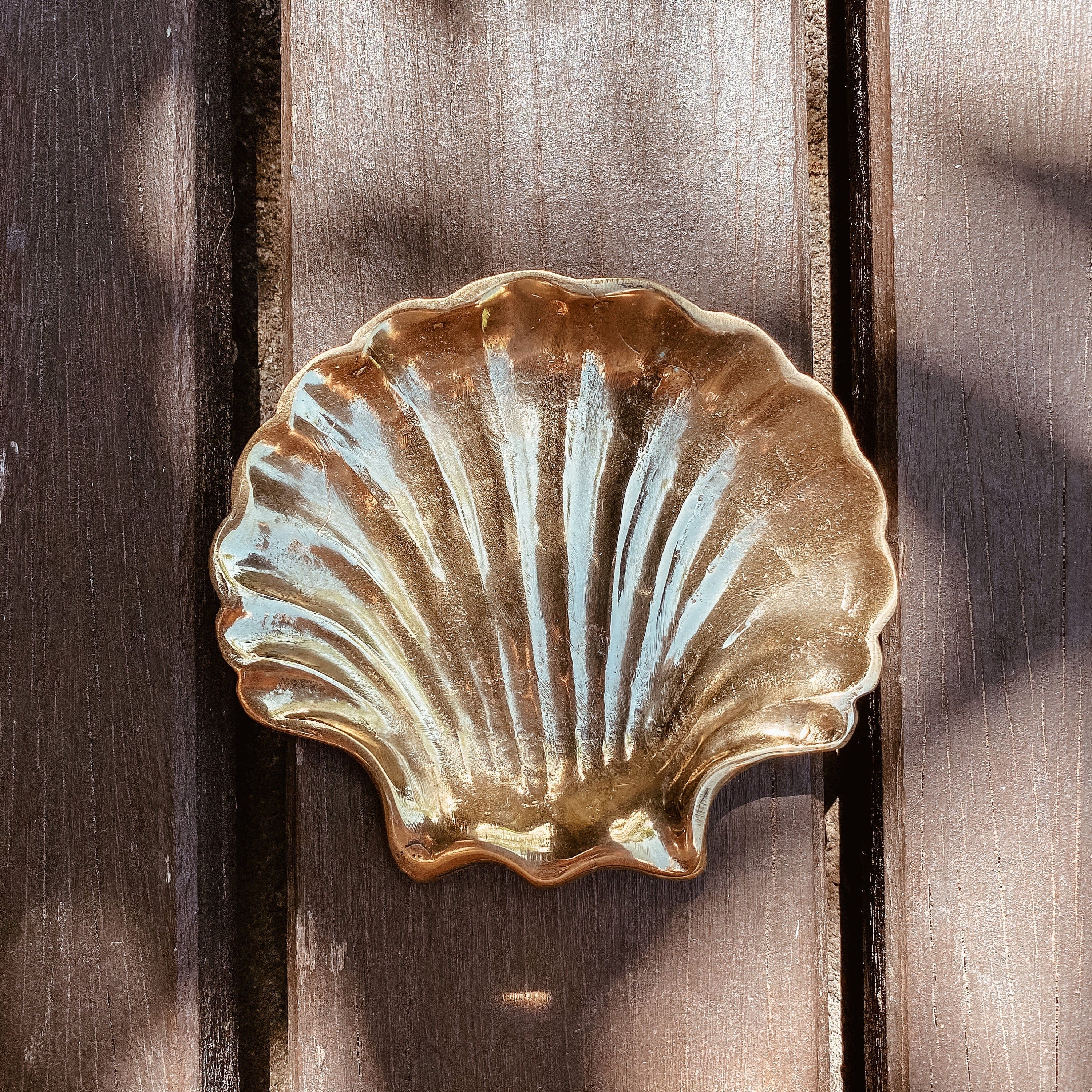 Elegant Brass Scallop Shell Trinket Dish – Coastal Decor for Home or Office