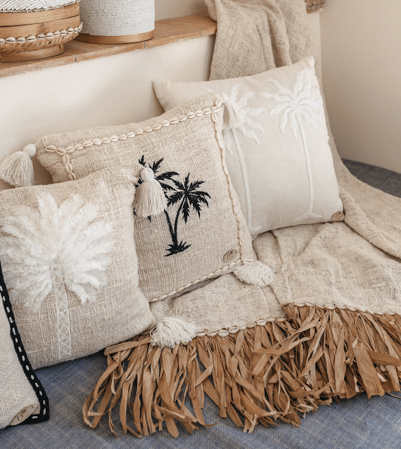 Handcrafted Elegance: Bali-Inspired Raw Cotton Throws with Seashell Details & Raffia Fringes