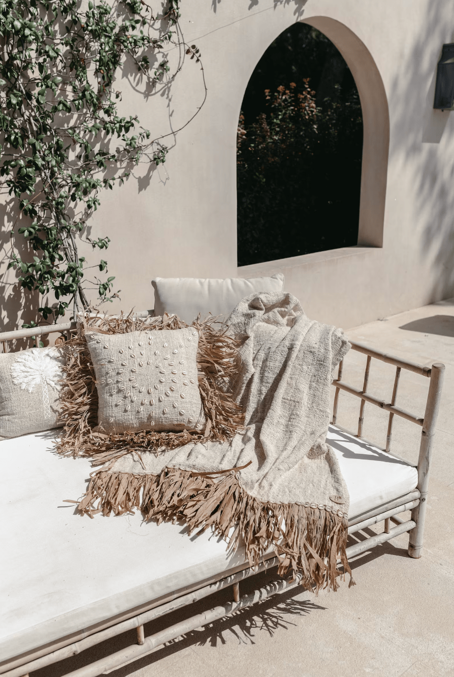 Handcrafted Elegance: Bali-Inspired Raw Cotton Throws with Seashell Details & Raffia Fringes