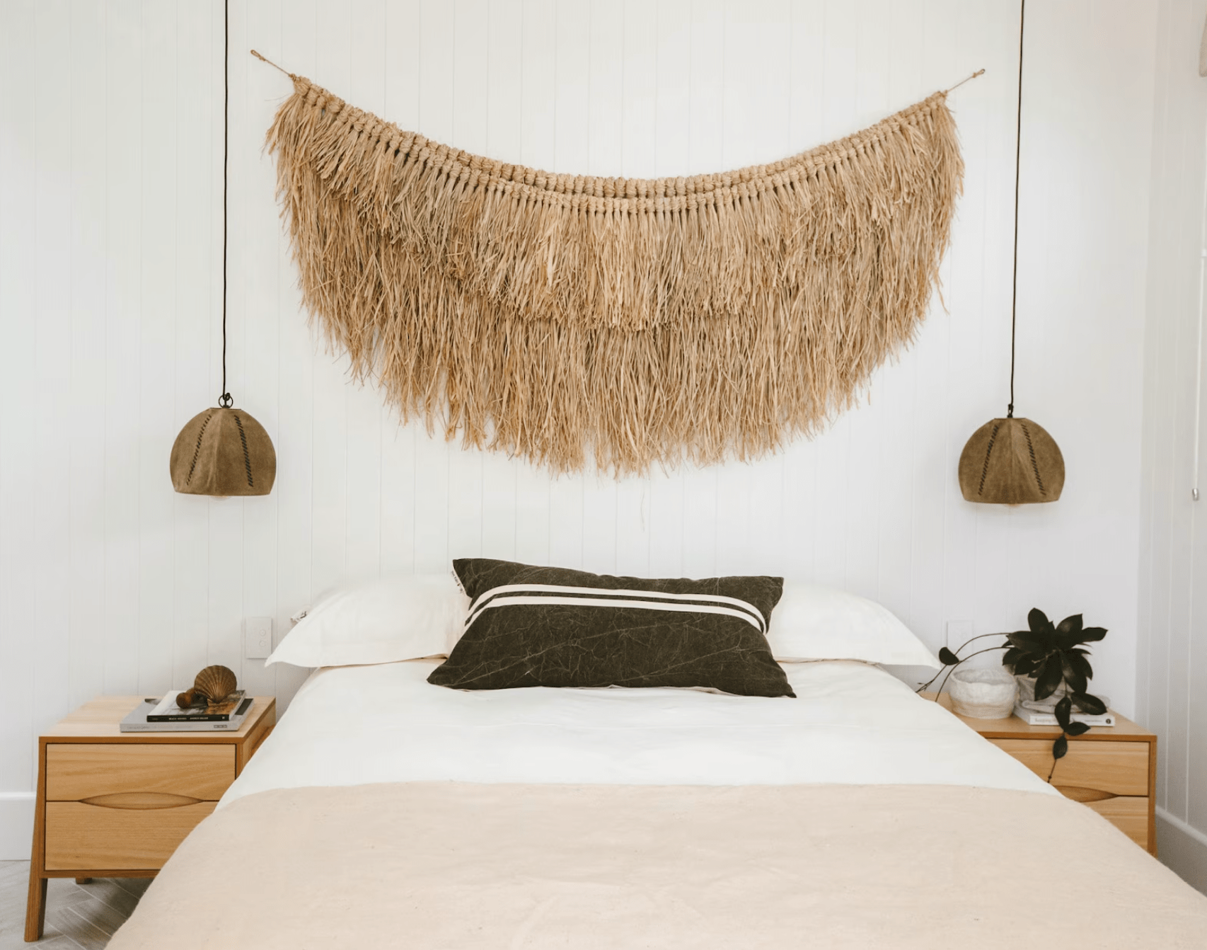 Handmade Boho Raffia Wall Hanging - Natural Wall Decor Tapestry, Eco-Friendly Boho Style