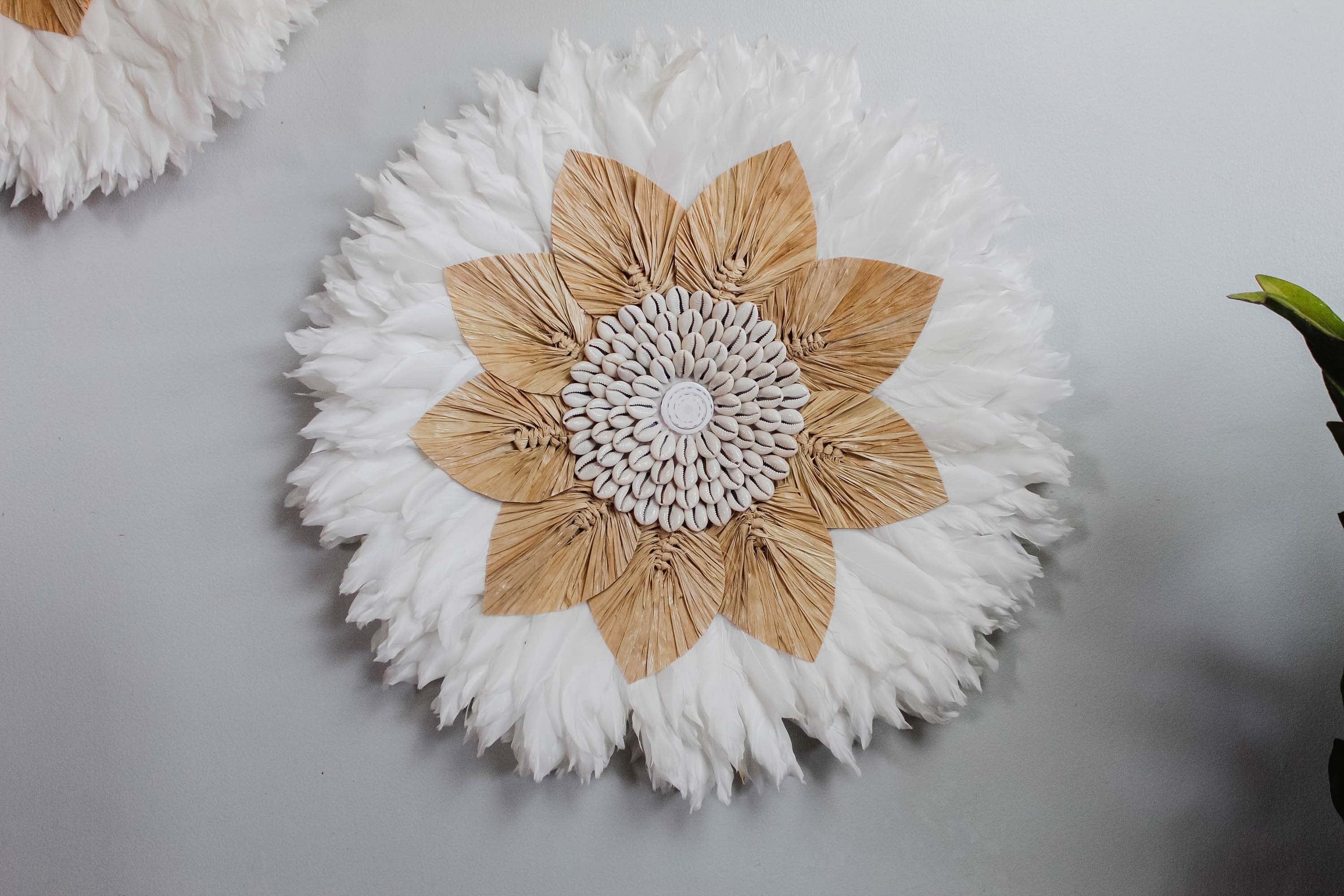 JUJU Feathers Wall Decor Set of 3 with Cowrie Shells - White and Brown Boho Wall Hanging, Natural Seagrass, Coastal Beach House Ornament, Perfect for Living Room or Bedroom