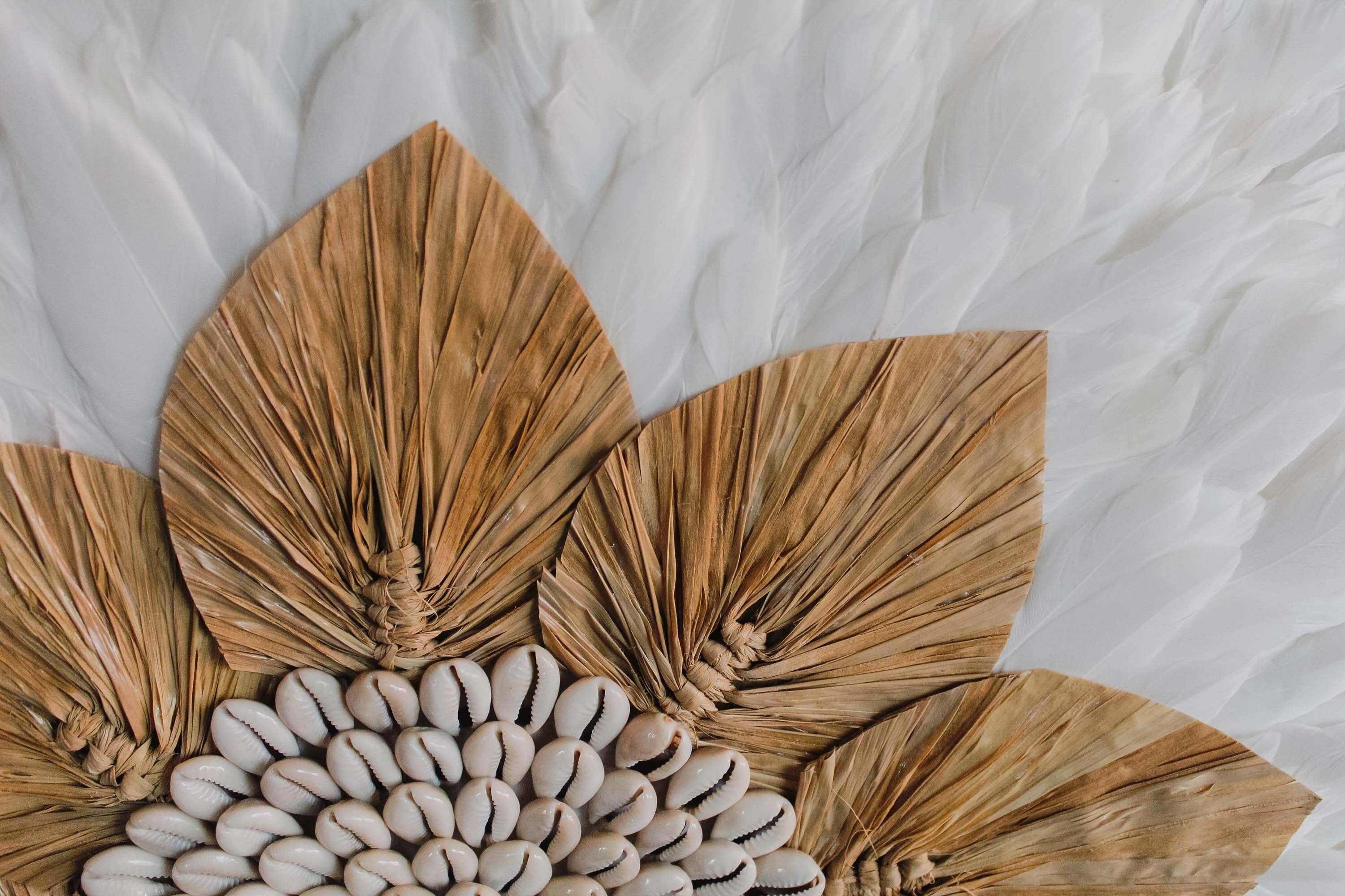 JUJU Feathers Wall Decor Set of 3 with Cowrie Shells - White and Brown Boho Wall Hanging, Natural Seagrass, Coastal Beach House Ornament, Perfect for Living Room or Bedroom