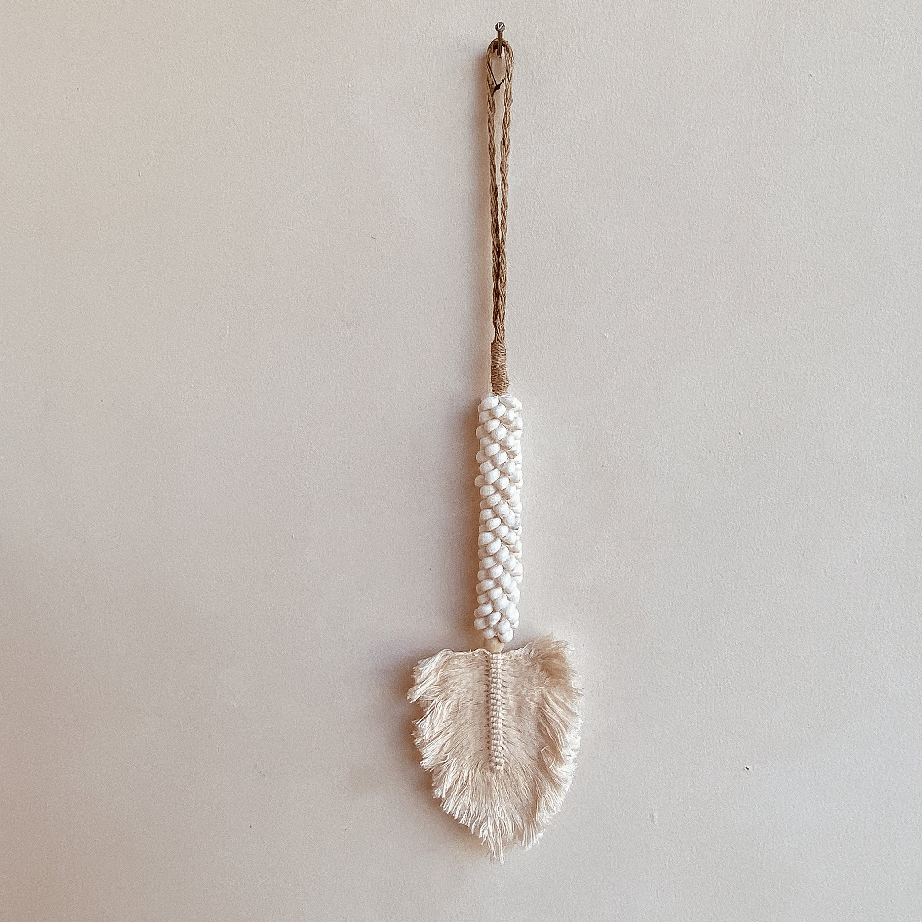 Leaf & Shell Tassel with Macramé Leaf - Curtain Tie Back – Available in Beige and White