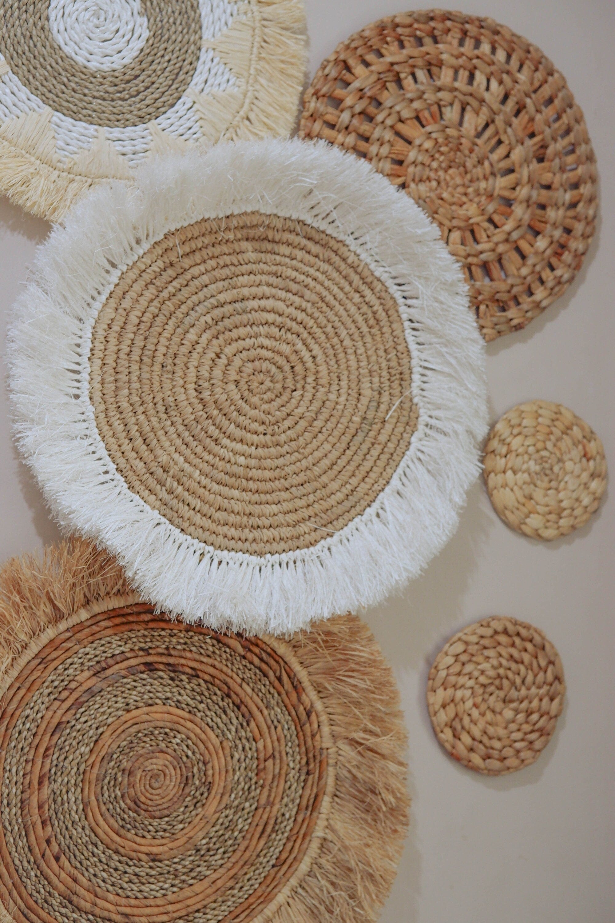 Natural Fringed Raffia Basket Wall Decor - Boho Seagrass Hanging Wall Basket - Coastal Home Bohemian Wall Art