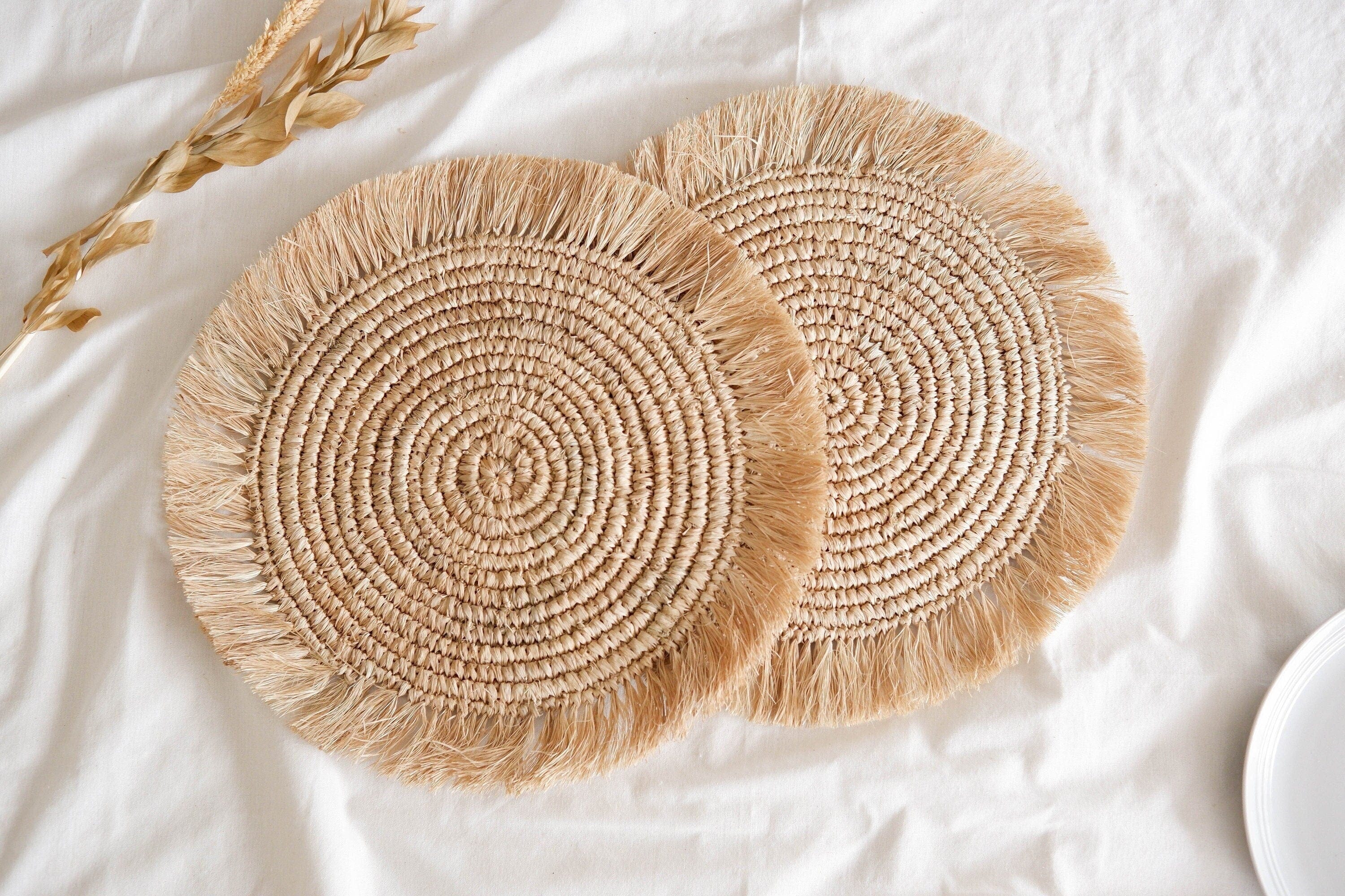 Natural Raffia Fringe Placemat – Boho Wedding Table Decor, Heat Resistant Round Mat