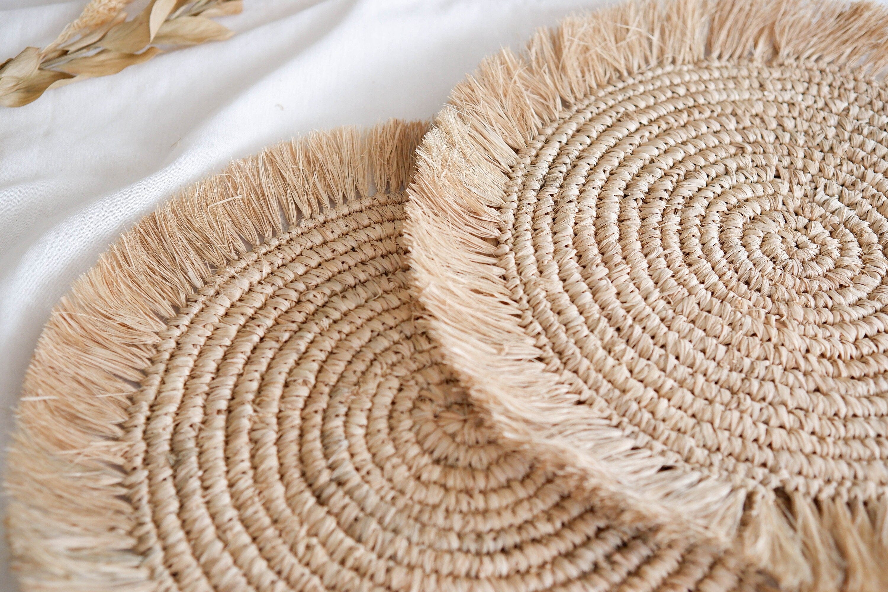 Natural Raffia Fringe Placemat – Boho Wedding Table Decor, Heat Resistant Round Mat