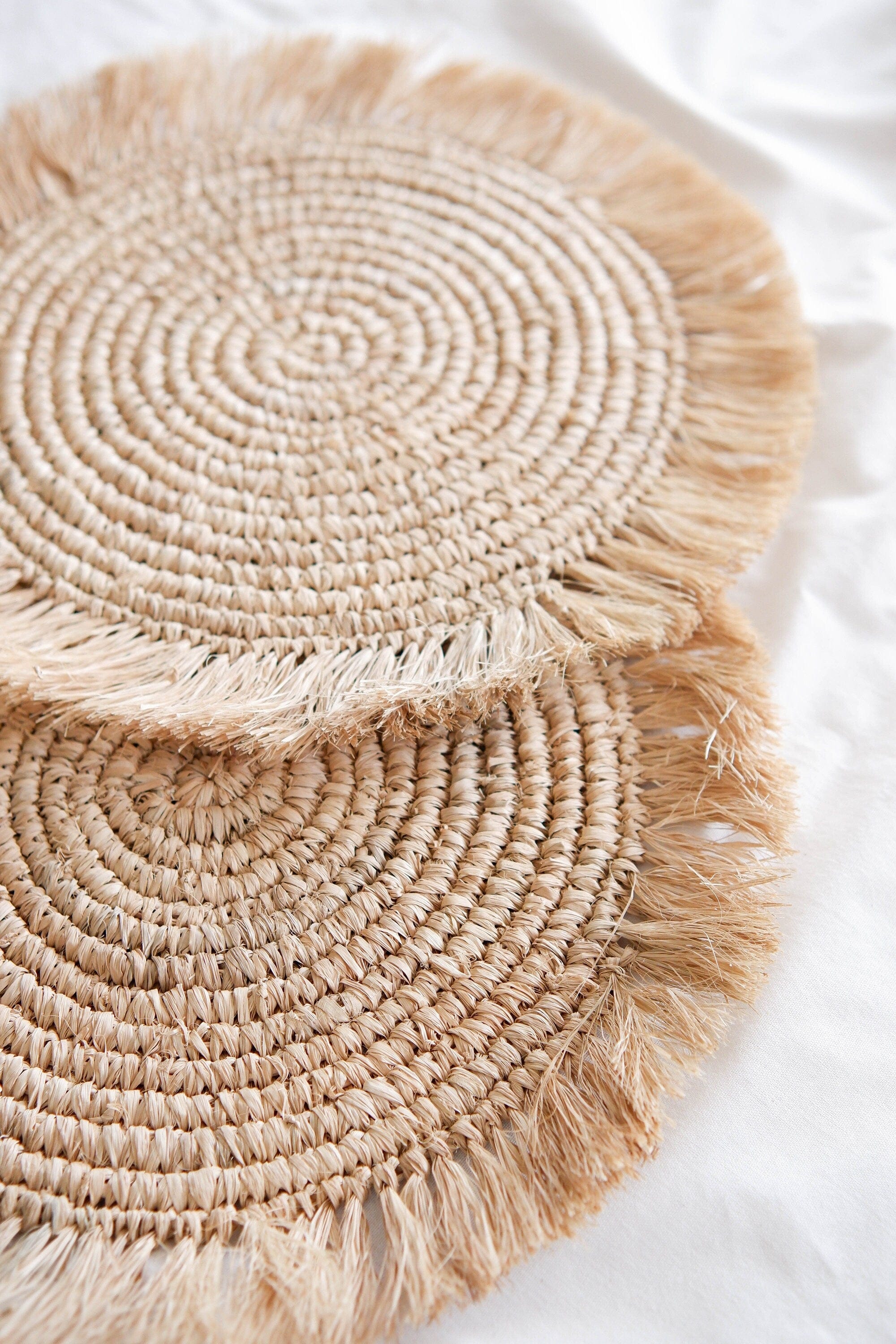 Natural Raffia Fringe Placemat – Boho Wedding Table Decor, Heat Resistant Round Mat