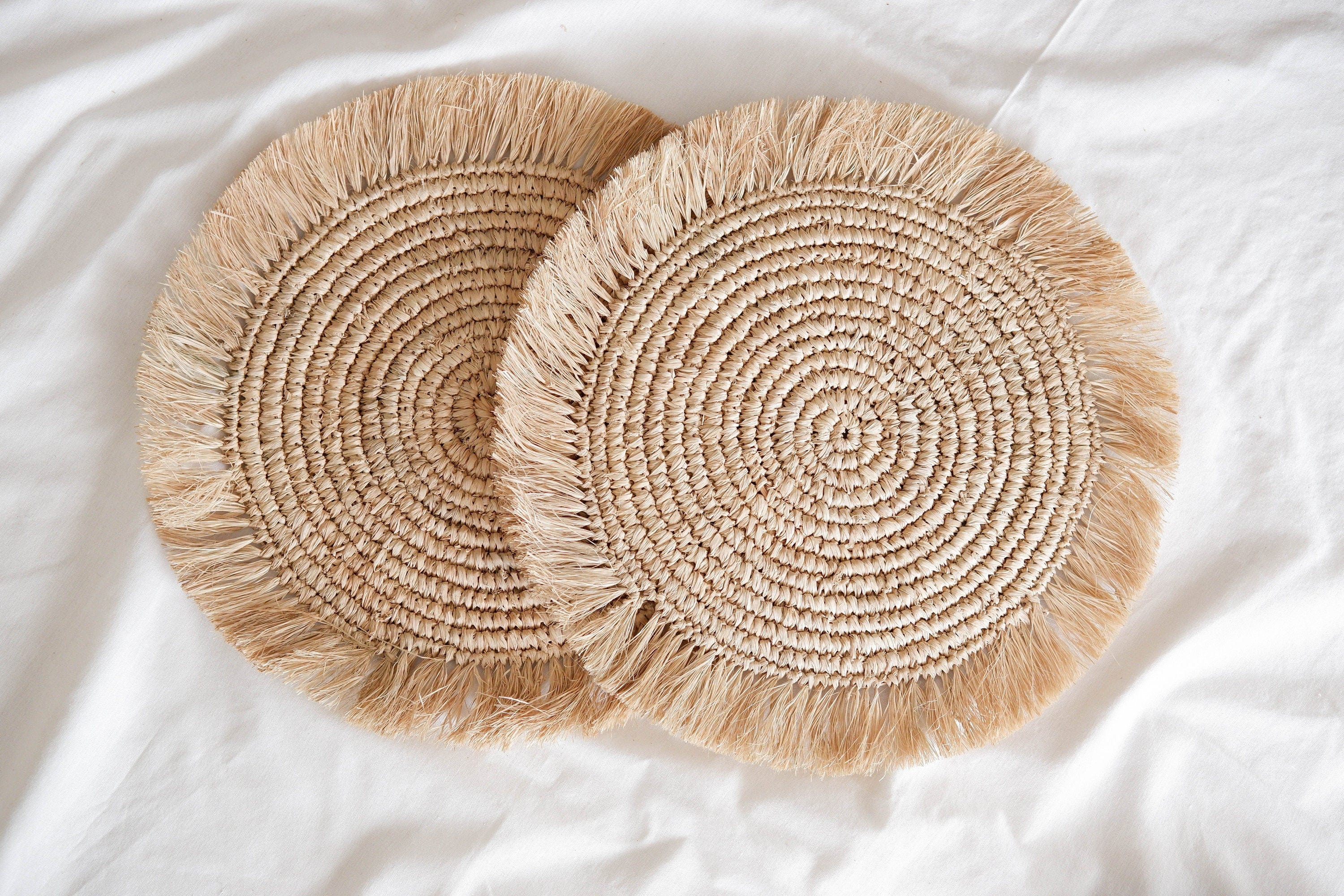 Natural Raffia Fringe Placemat – Boho Wedding Table Decor, Heat Resistant Round Mat