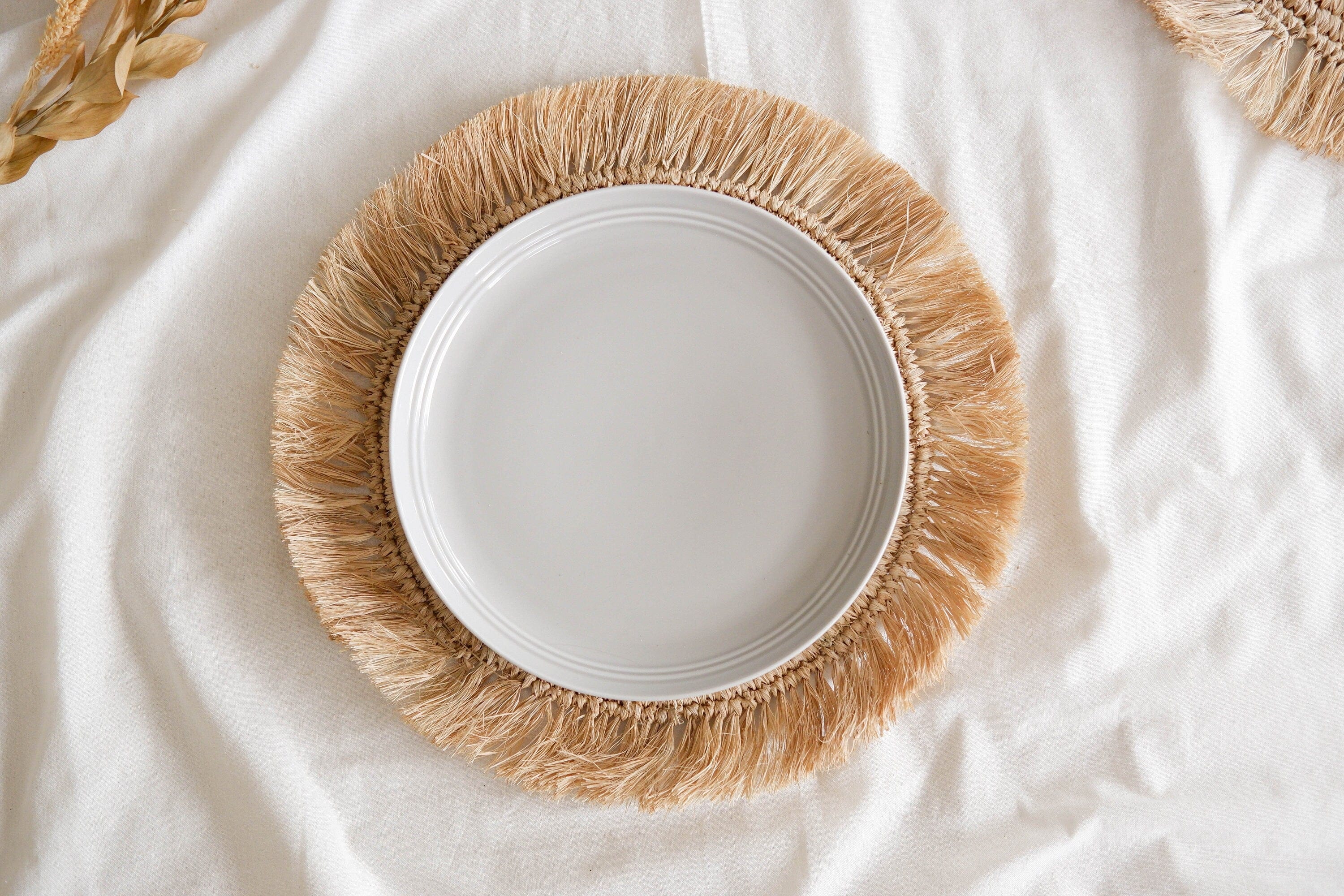 Natural Raffia Fringe Placemat – Boho Wedding Table Decor, Heat Resistant Round Mat