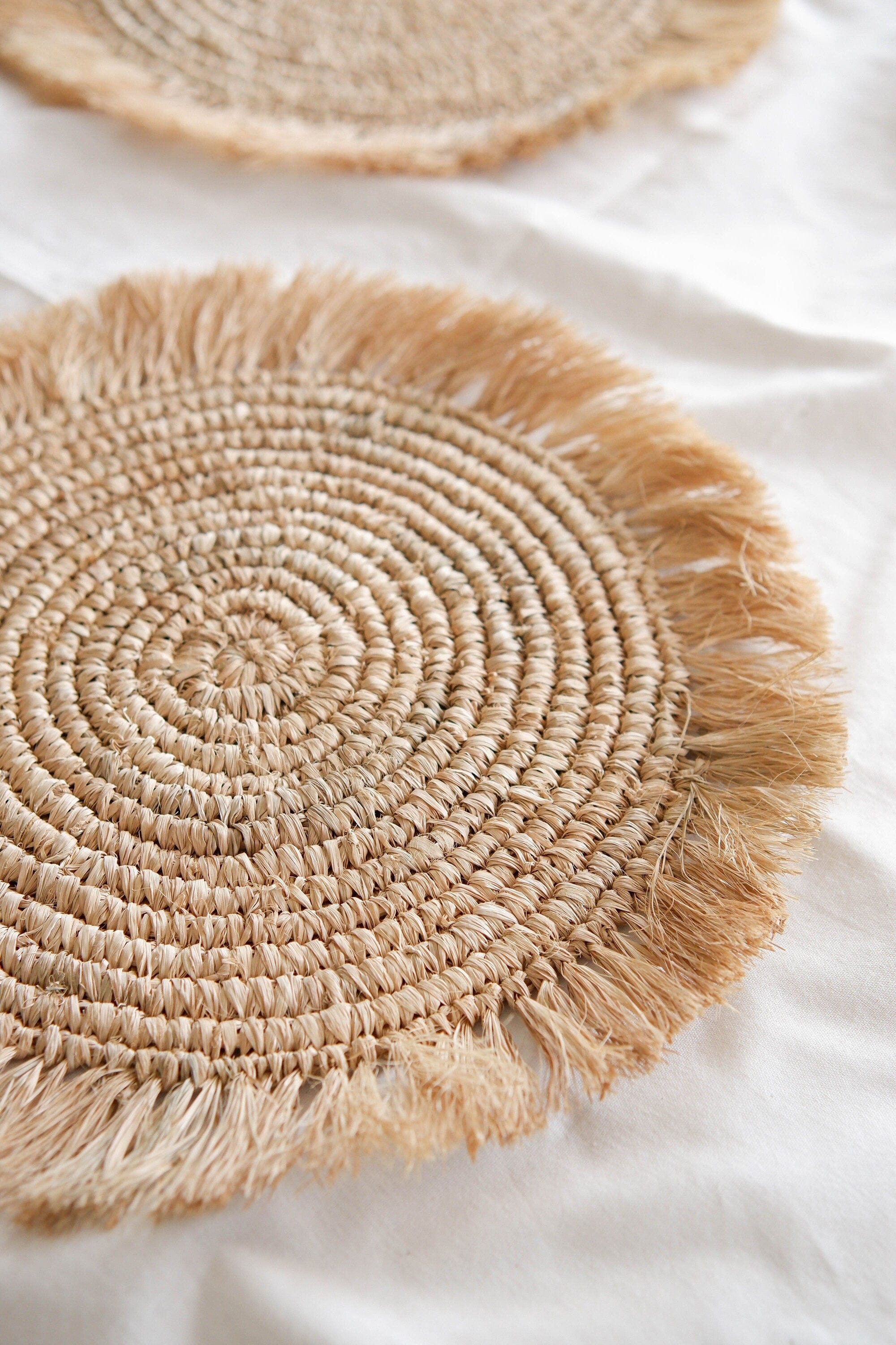 Natural Raffia Fringe Placemat – Boho Wedding Table Decor, Heat Resistant Round Mat