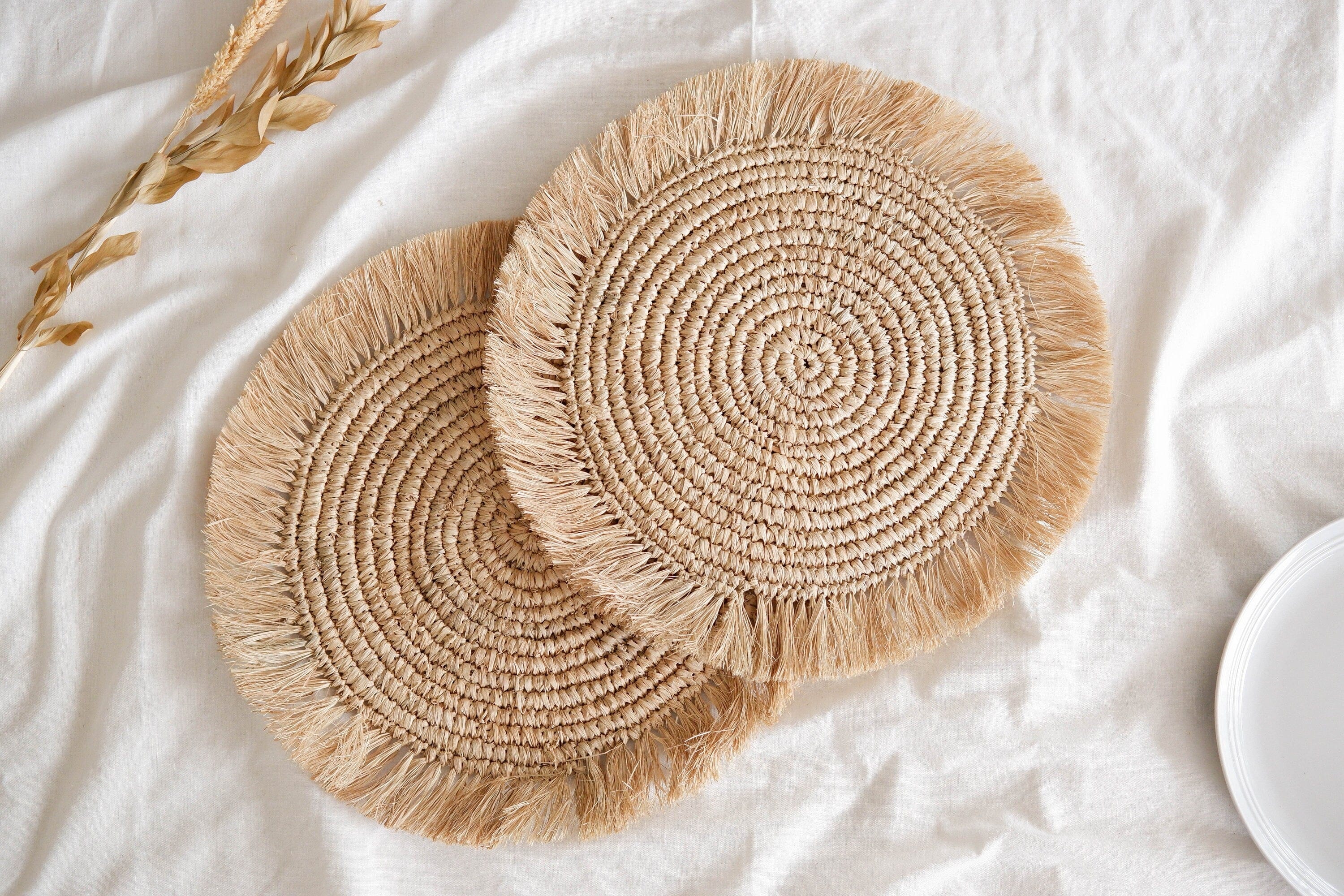 Natural Raffia Fringe Placemat – Boho Wedding Table Decor, Heat Resistant Round Mat