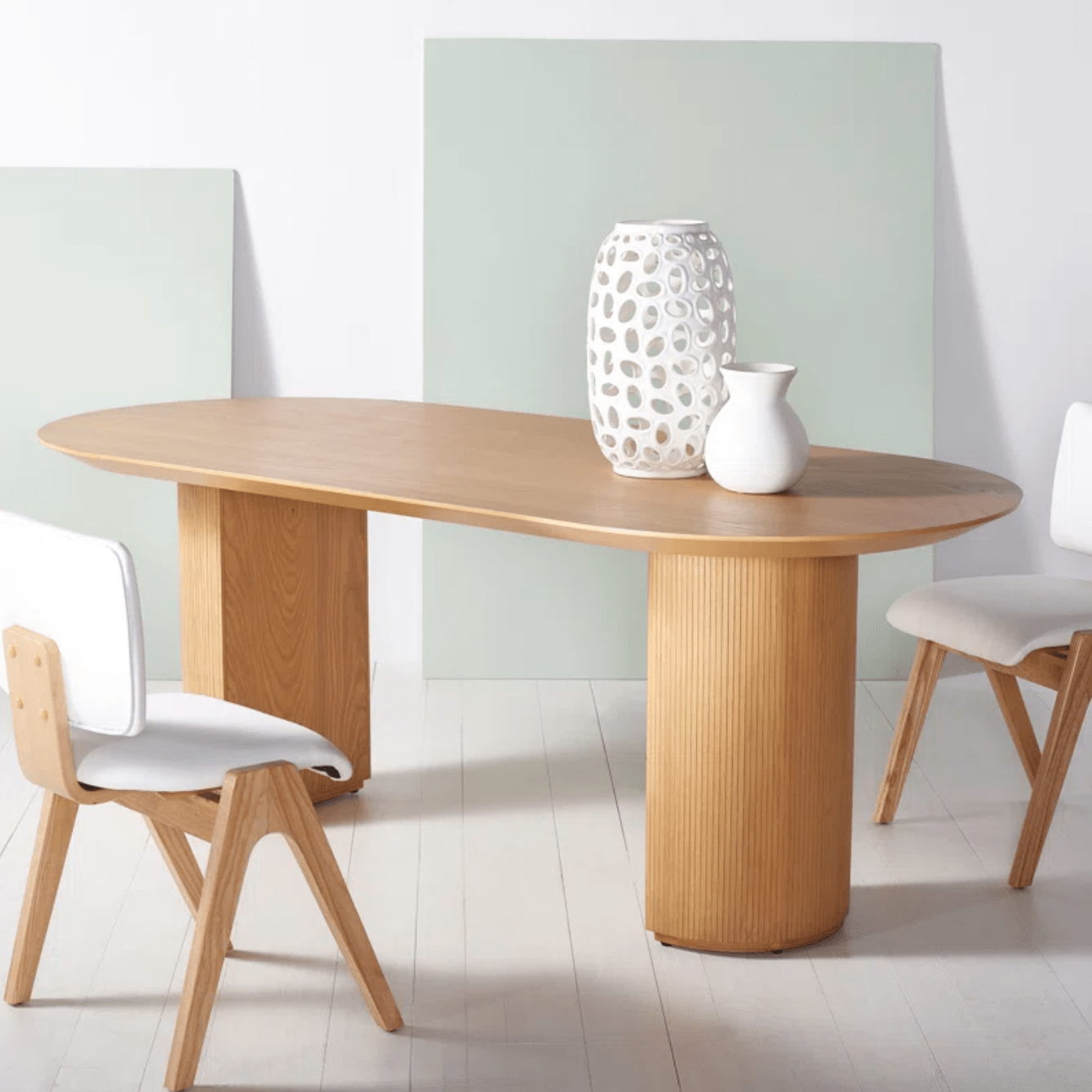 Nordic Inspired Oval Dining Table – Natural Wood Grain, 78.7" L x 35.4" W x 29.5" H Natural