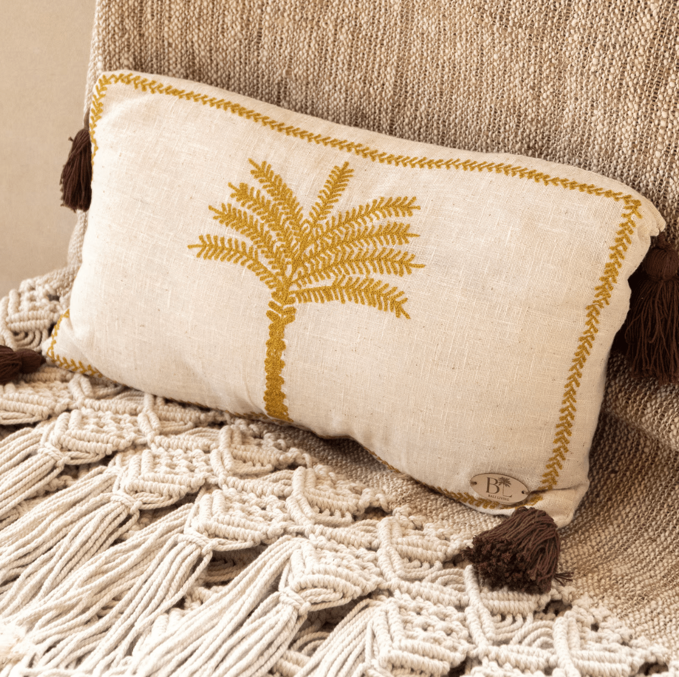 Palm Tree Design with Tassel Accents Chic Linen Cushion Cover