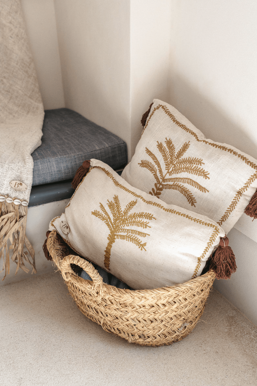 Palm Tree Design with Tassel Accents Chic Linen Cushion Cover