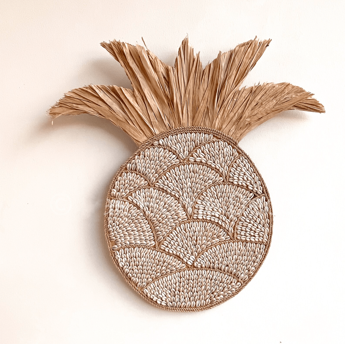 Pineapple Shell Raffia Wall Hanging – Coastal Boho Decor Beige