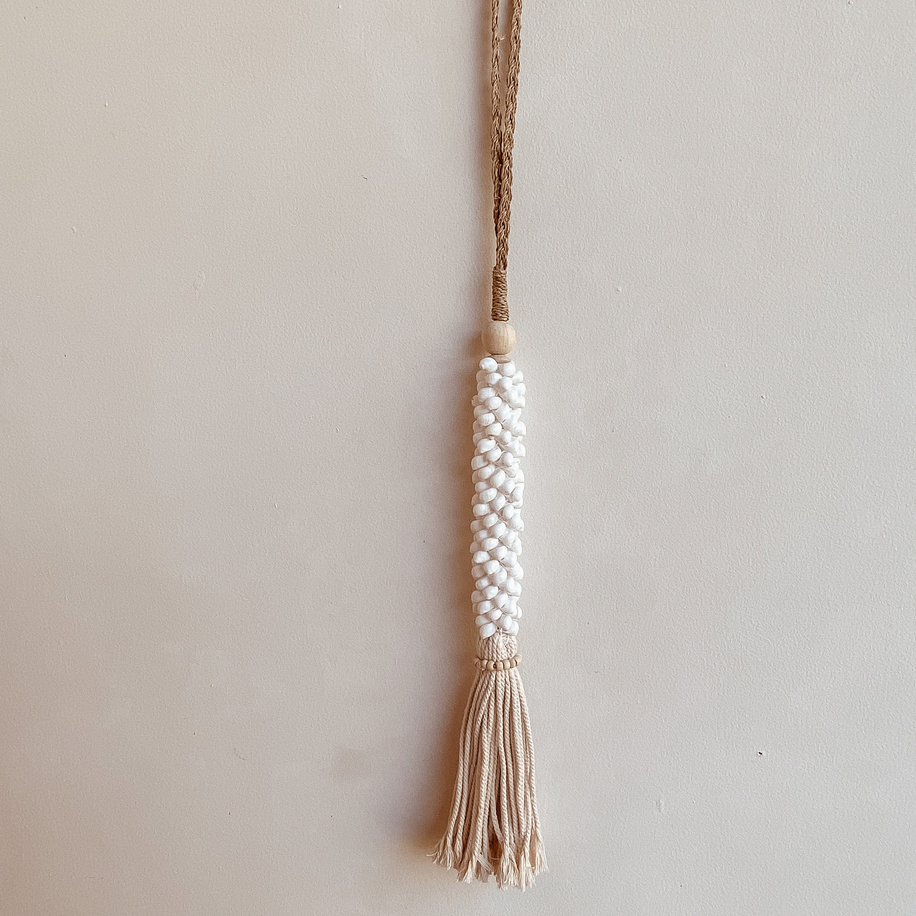 Shell Tassel Hanger Rope – Coastal Boho Decor in White or Beige Styles