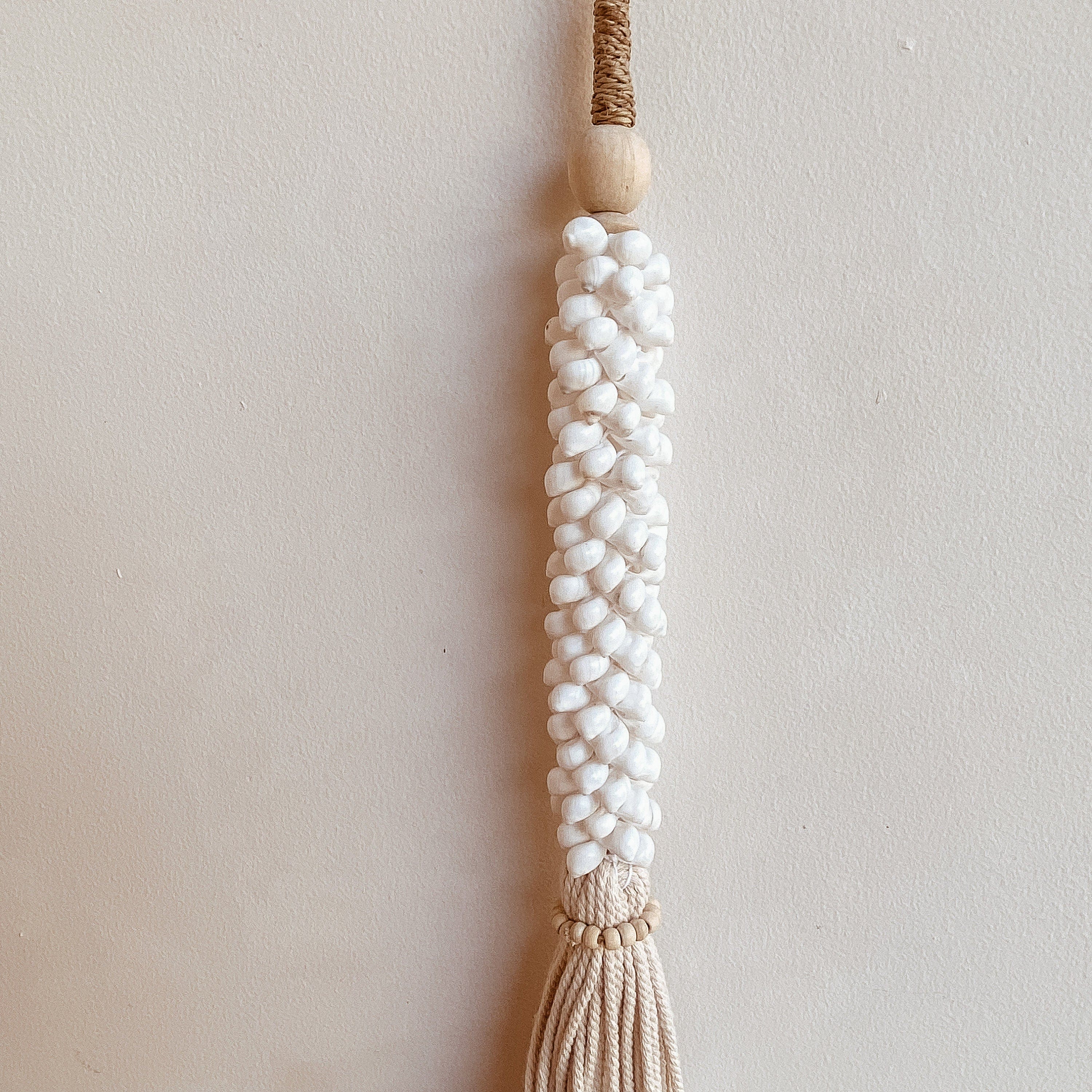 Shell Tassel Hanger Rope – Coastal Boho Decor in White or Beige Styles