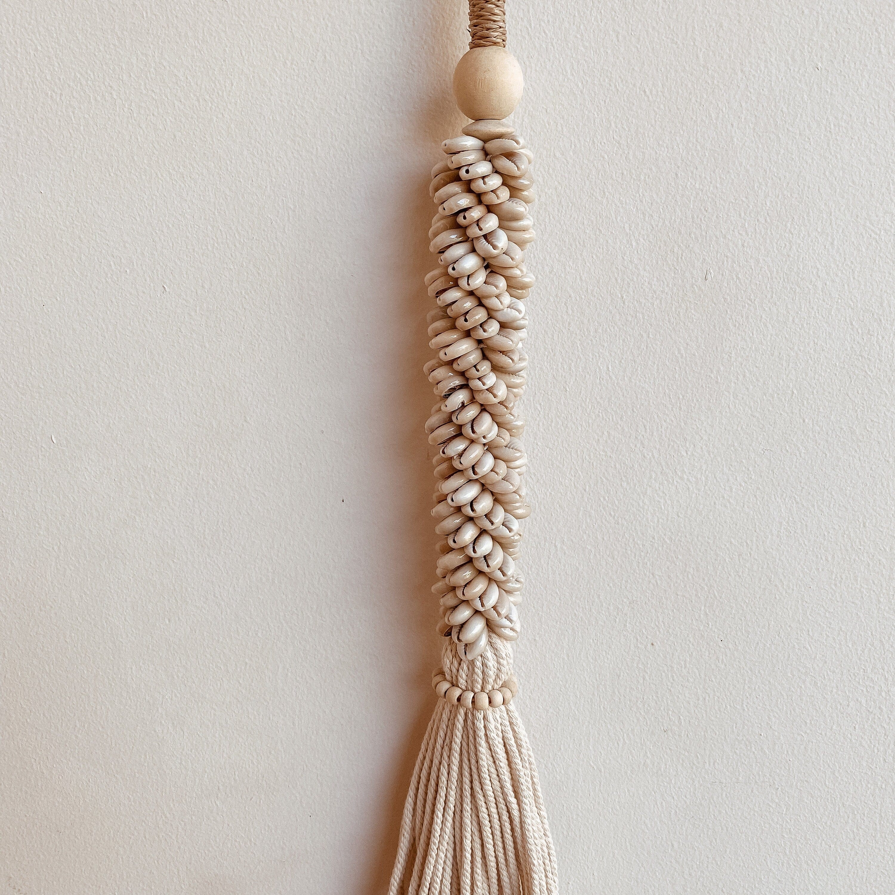 Shell Tassel Hanger Rope – Coastal Boho Decor in White or Beige Styles